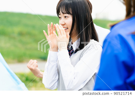 High school girls who support the game 90521714