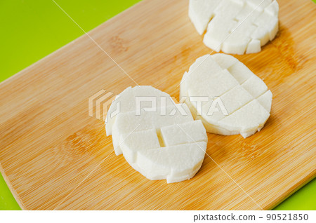 Dicing long potatoes 90521850