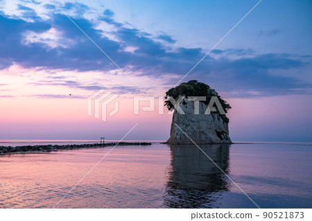 《Ishikawa Prefecture》 Dawn of Mitsukejima 90521873