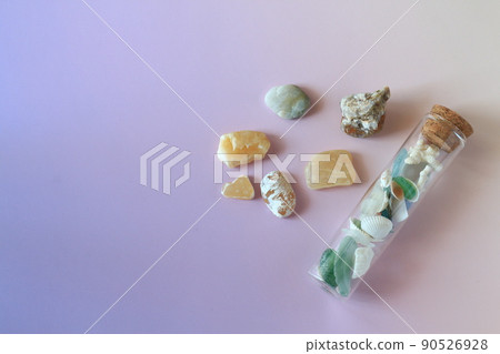 Items picked up by beachcombing (agate, shells, sea glass) 90526928