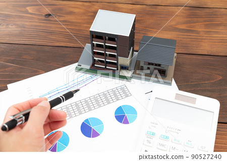 House model, calculator and graph House model, calculator and graph 90527240