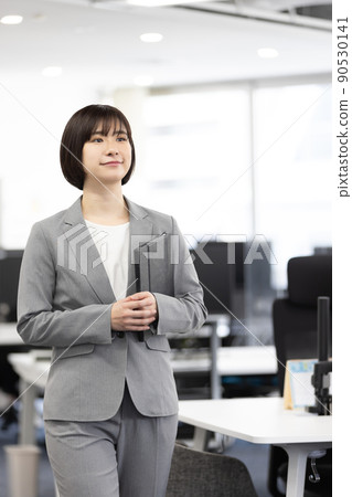 Woman working in the office 90530141