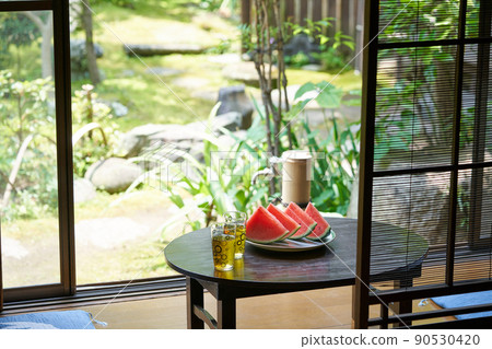 切西瓜和涼茶 切西瓜和涼茶 90530420