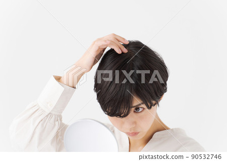 Scalp care female in her 20s 90532746