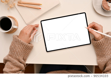 Top view, A female freelance blogger using digital tablet touchpad 90534103