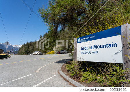 North Vancouver, BC, Canada - April 19 2021 : Sign of Welcome to Grouse Mountain. Grouse Mountain Regional Park. North Vancouver, BC, Canada - April 19 2021 : Sign of Welcome to Grouse Mountain. Grouse Mountain Regional Park. 90535661