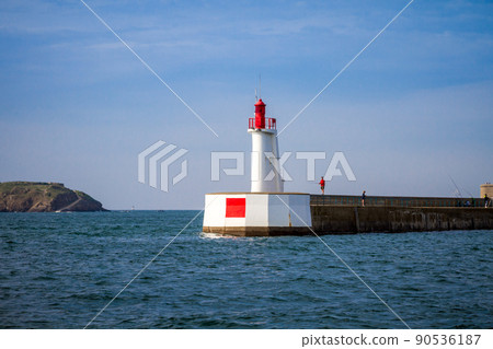 Saint-Malo lighthouse and pier, Brittany, France Saint-Malo lighthouse and pier, Brittany, France 90536187