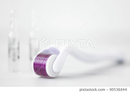 White microneedling derma roller with cosmetic ampoules White microneedling derma roller with cosmetic ampoules 90536844