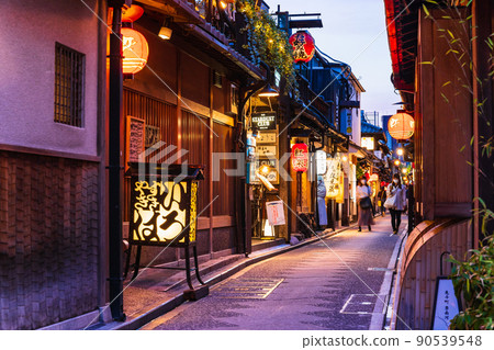 京都先鬥町傍晚夜景 90539548