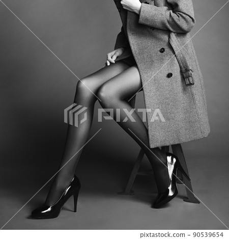 Young woman in coat with beautiful feet Young woman in coat with beautiful feet 90539654