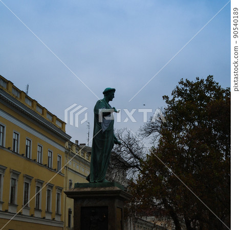 Funny view to statue of duke de Richelieu, Odessa, Ukraine Funny view to statue of duke de Richelieu, Odessa, Ukraine 90540189