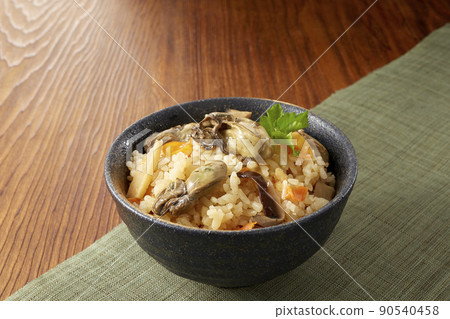 牡蠣煮熟的米飯 90540458