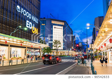 Kyoto Shijo Kawaramachi night view 90542633