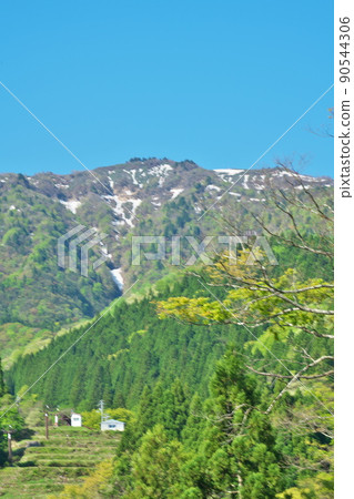 兵庫縣最高峰,兵庫山,清新的碧綠藍天,殘雪 5 兵庫縣矢部市 兵庫縣最高峰,兵庫山,清新的碧綠藍天,殘雪 5 兵庫縣矢部市 90544306