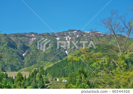 兵庫縣最高峰,兵庫山,新鮮的綠色和藍天7在兵庫縣藪部市 兵庫縣最高峰,兵庫山,新鮮的綠色和藍天7在兵庫縣藪部市 90544308
