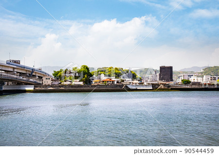 我們從主要河口的吉島町一側望向Ebahonmachi。可以看到江原山公園的綠化。廣島 90544459
