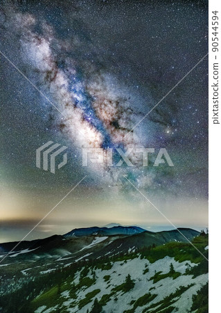 [Milky Way Material] Milky Way seen from Shibutoge [Gunma Prefecture] 90544594