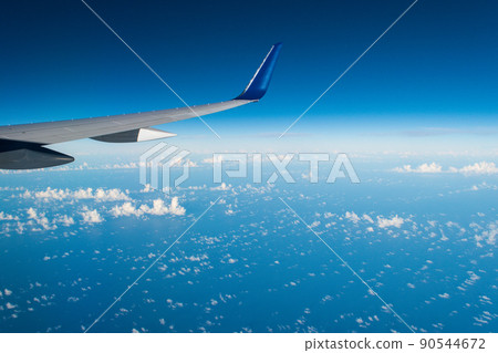 美麗的藍天,飛機機翼,飛機和天空,上升,旅行,旅遊,圖像,背景材料 美麗的藍天,飛機機翼,飛機和天空,上升,旅行,旅遊,圖像,背景材料 90544672