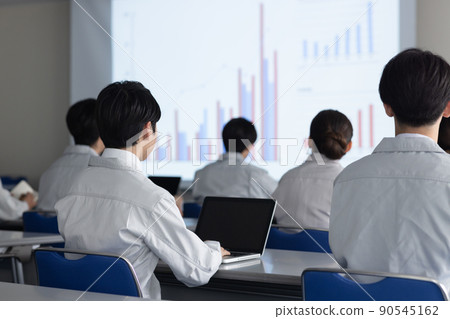 Men and women in work clothes taking seminars 90545162