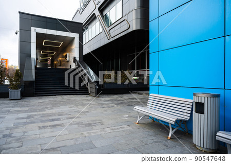 Bench and garbage can on the street 90547648