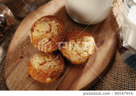Glass of milk and cookies on table 90547954