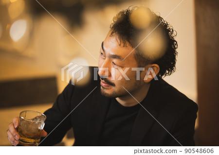 Male whiskey with rock glass (actually barley tea) 90548606