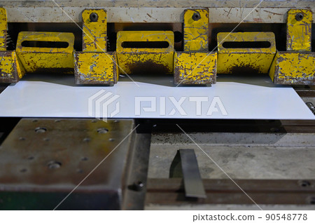 Shirring shear machine that cuts steel materials Shirring shear machine that cuts steel materials 90548778