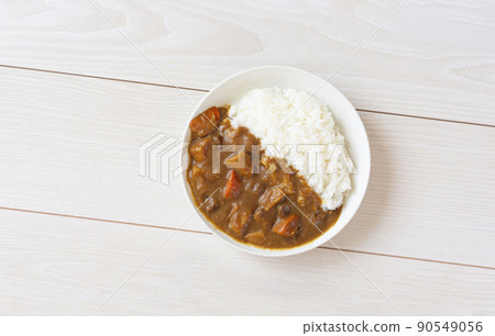 Curry and rice  90549056