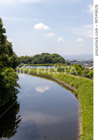 View of the Emperor Chongjin Mausoleum from the road to Yamano in Nara Prefecture View of the Emperor Chongjin Mausoleum from the road to Yamano in Nara Prefecture 90549626