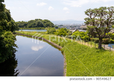 View of the Emperor Chongjin Mausoleum from the road to Yamano in Nara Prefecture 90549627