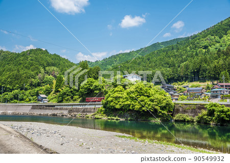 《岐阜縣》郡上市長良川 《岐阜縣》郡上市長良川 90549932