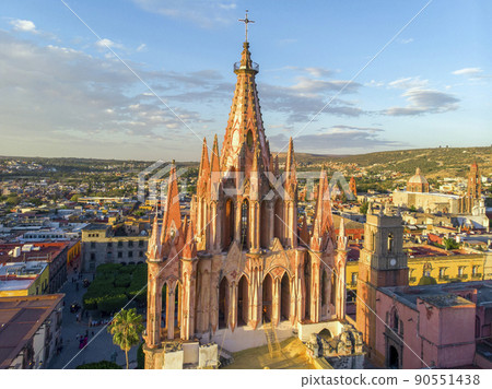 Aerial view of San Miguel de Allende in Guanajuato, Mexico 90551438