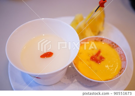 中餐杏仁豆腐芒果布丁 中餐杏仁豆腐芒果布丁 90551673
