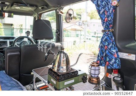 [Preparing rice in the car: boiling water] 90552647