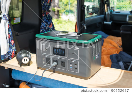 [Use a portable power supply when staying in the car] 90552657