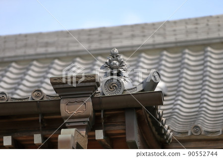 Tile roof image 90552744