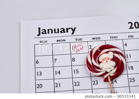 Sweet round candy with santa on the paper january calendar. 90553341