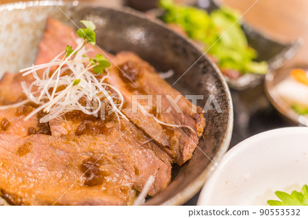 甲州葡萄酒牛肉碗套餐 90553532