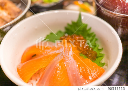 Kai salmon and salmon roe bowl set meal 90553533