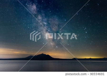 Lake Shikotsu, the summer starry sky and the Milky Way Lake Shikotsu, the summer starry sky and the Milky Way 90554691