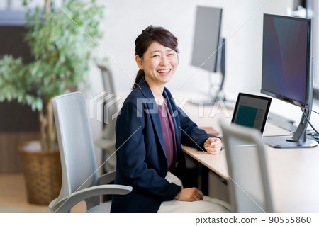一個女人工作 90555860