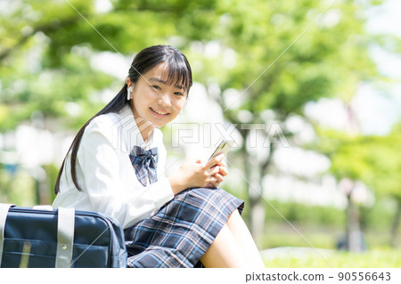 Female junior high school student smartphone uniform 90556643