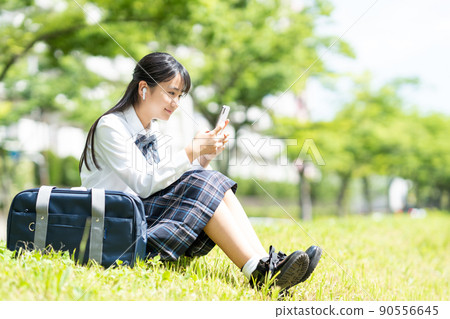 女初中生智能手機制服 90556645