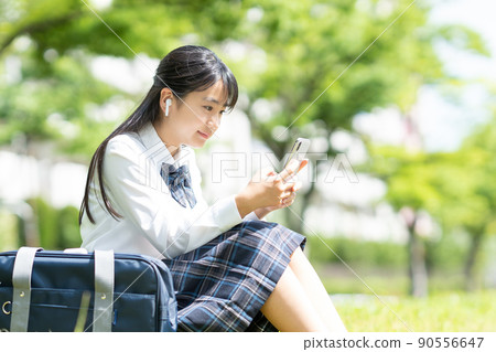 女初中生智能手機制服 90556647