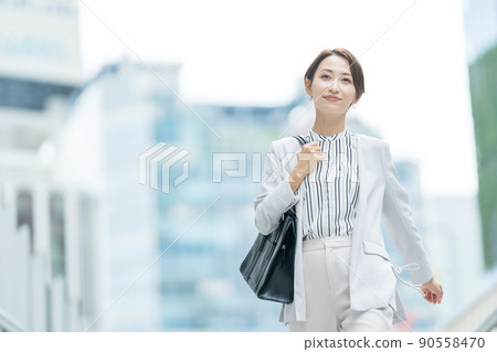 女商人中間女人 90558470