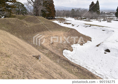 Togiri Jinya Ruins：堡壘和周圍的空護城河 90559275