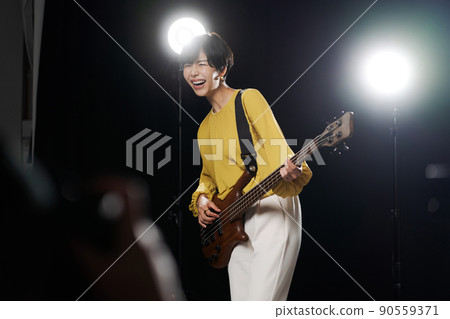 Female guitarist black background 90559371