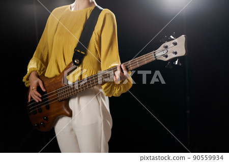 女吉他手零件切割 90559934
