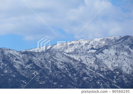 春天山與雪的形象 春天山與雪的形象 90560295