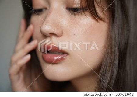 Freckle make-up woman 90561642